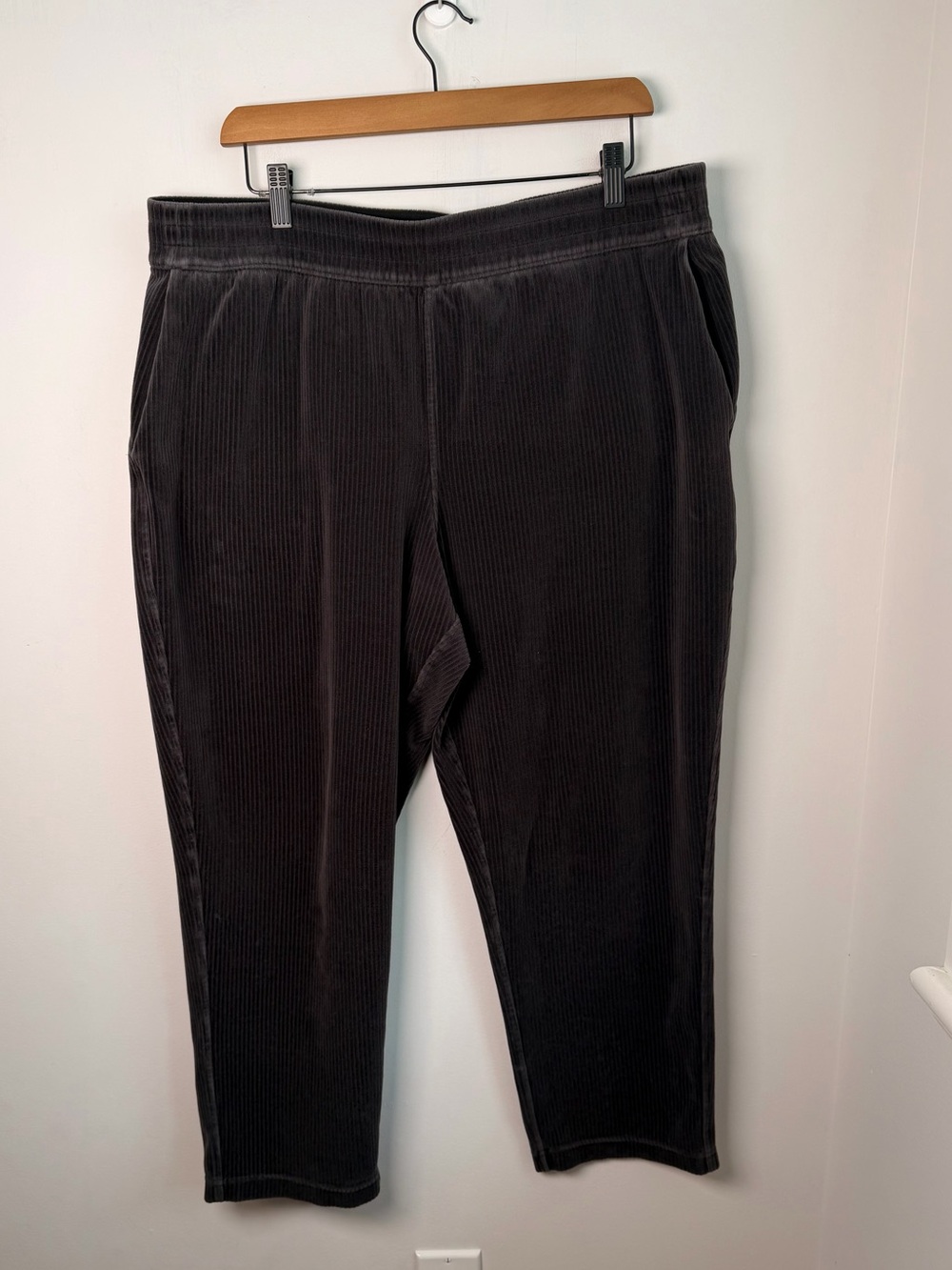 Lululemon Scuba Mid-Rise Wide-Leg Pant 7/8 Length *Velvet Cord - Picture 6 of 11
